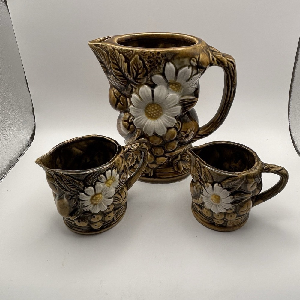 1950s Vtg Fred Robert pottery.‎ Pitcher, Creamer & Sugar, Daisy Pattern